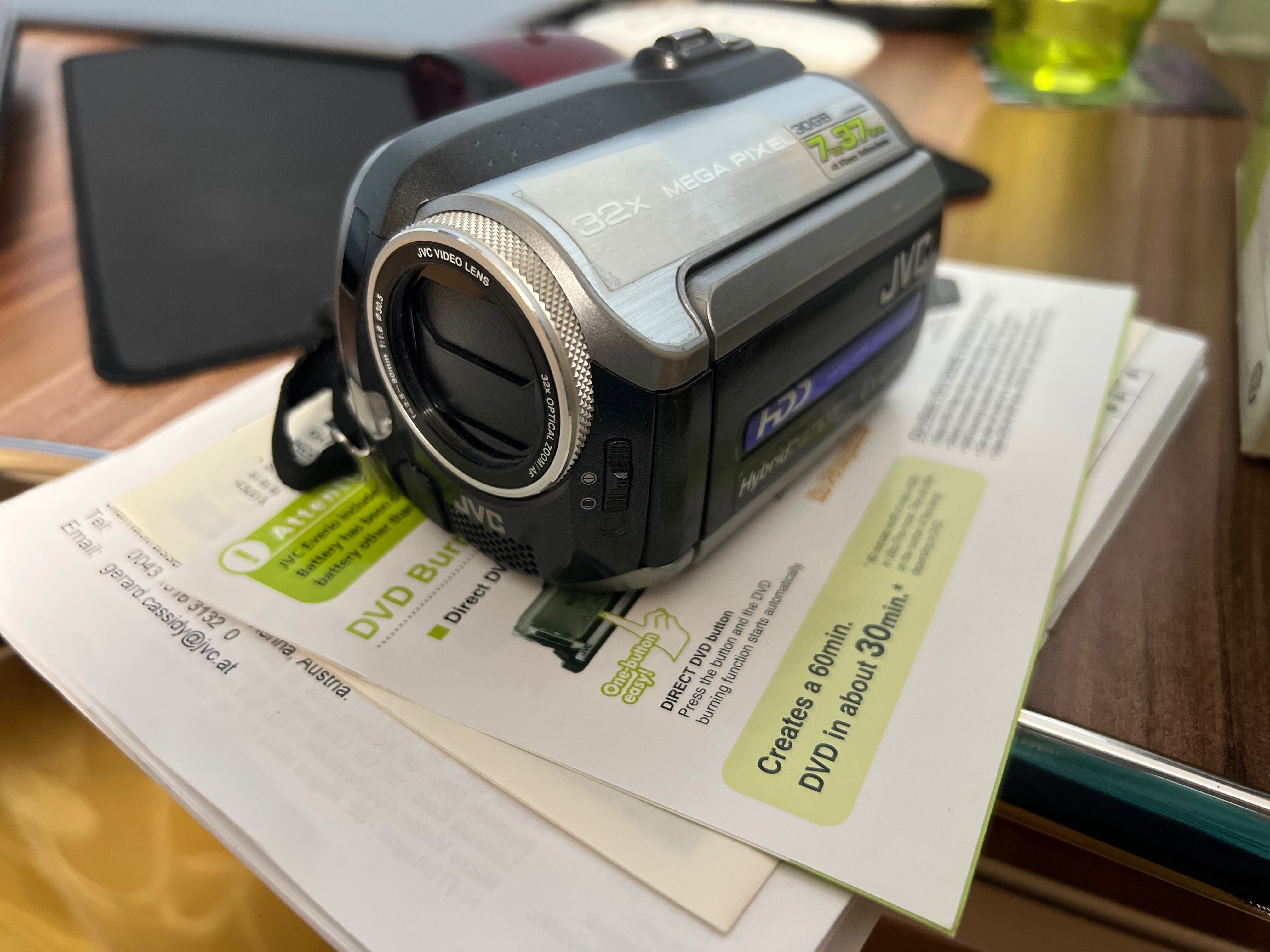 Camera foto-video JVC 30GB zoom 800x - toate accesoriile