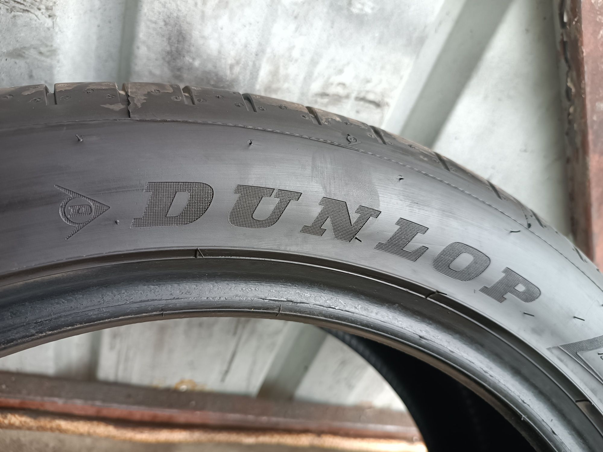245/45/19 Dunlop Дот 5122
