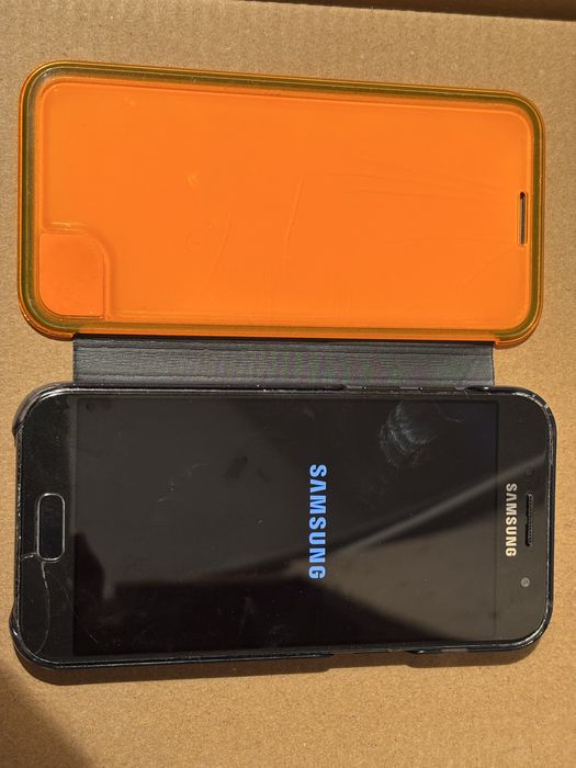 Продам сотку Samsung a3