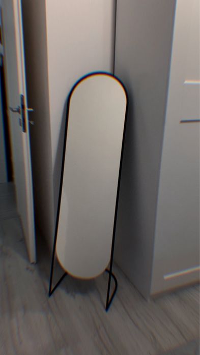 Oglinda cu suport pe podea