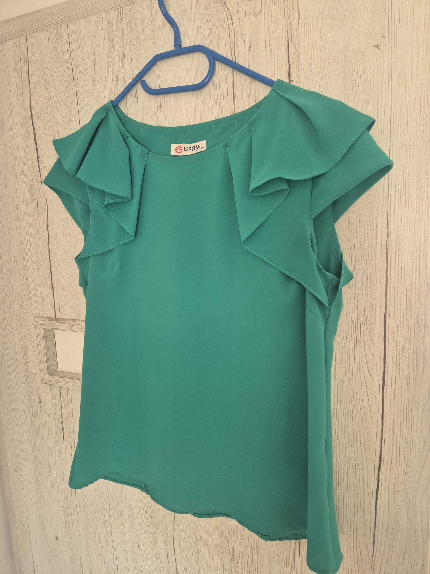 Bluza verde, mar M, umeri volane