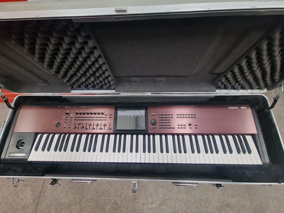 Korg Kronos 2 88 LS + Case, Pa5,Pa4