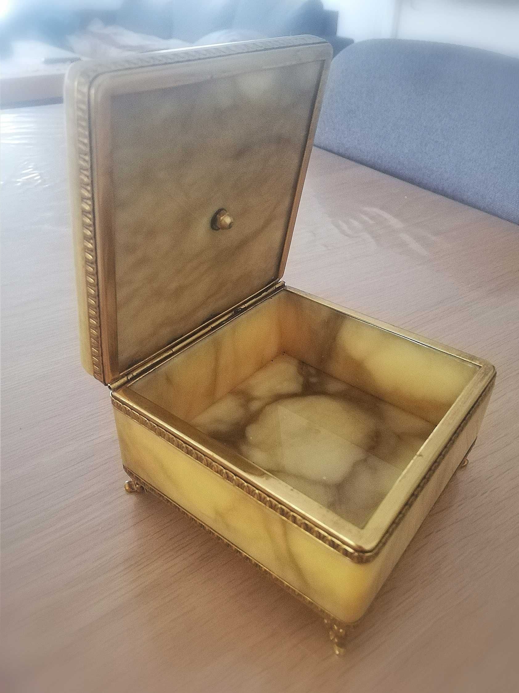 Cutie de bijuterii vintage din Piatra