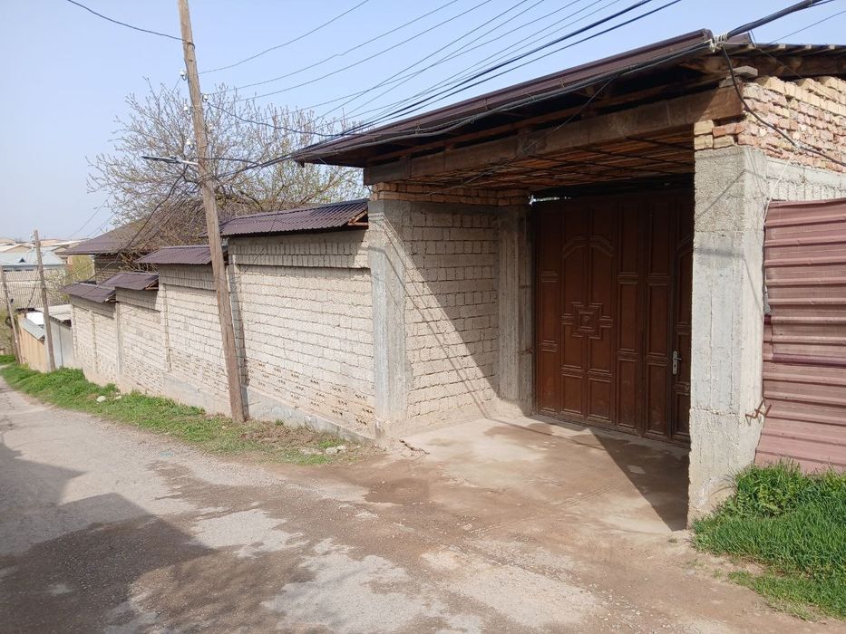 Сотилади участка 6.5 стих 3 хона учкахрамондан утганда паровоз махалла