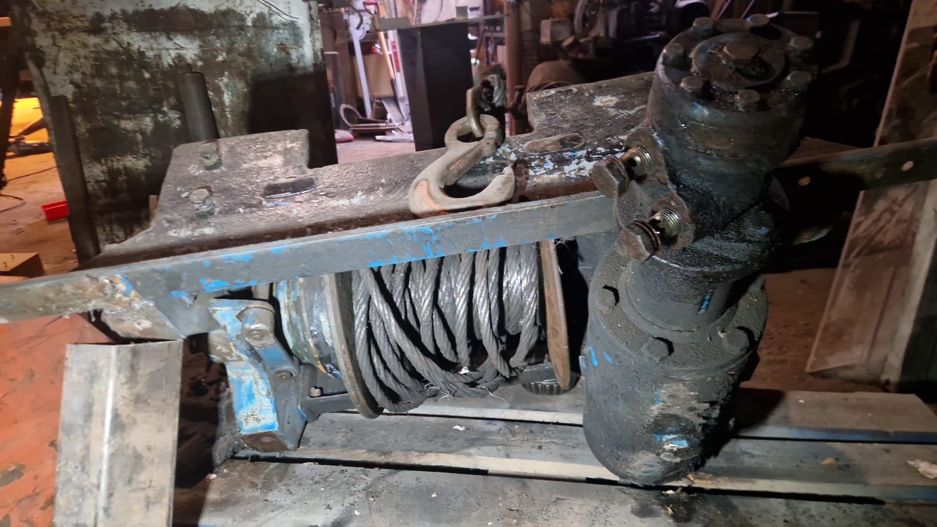 troliu de  forta tractor forestir sau platforma camioane