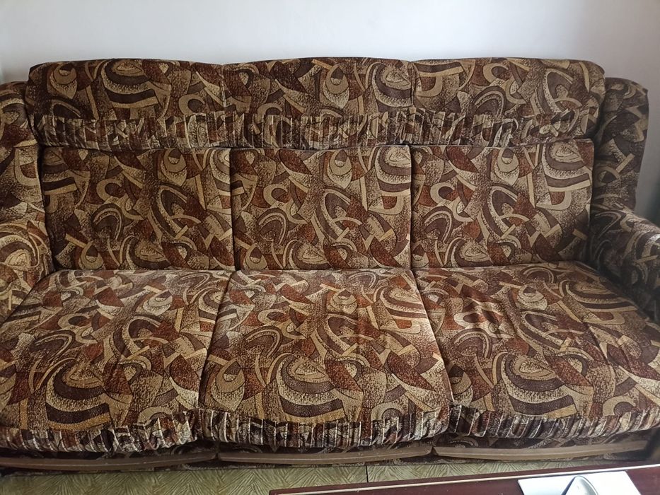 Canapea maro extensibilă