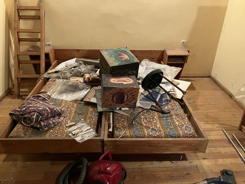 Две единични и едно двойно легло