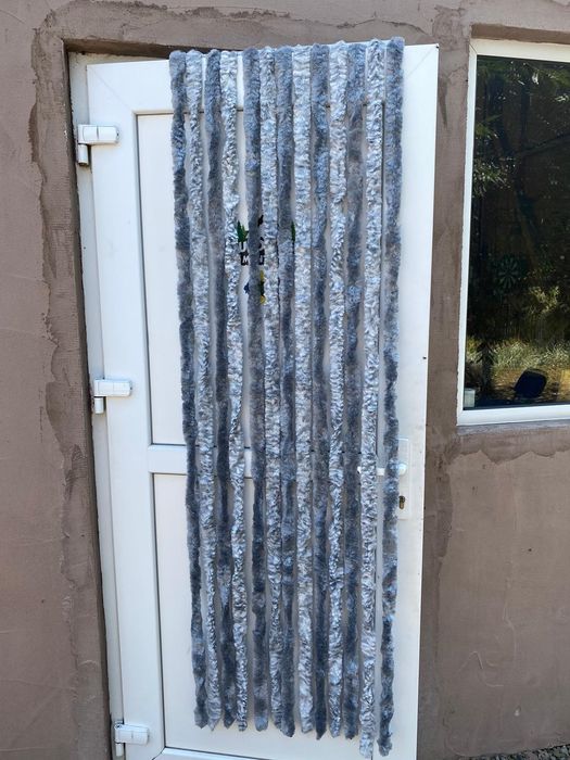 Vând perdea ușa rulotă (coada de motan)