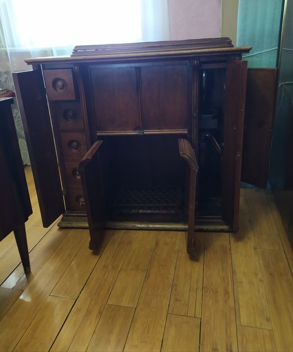 Швейная машинка Зингер