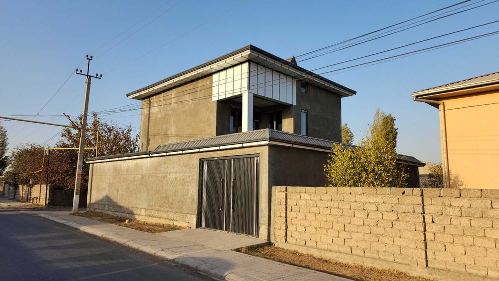 Uy sotiladi srochno 2 sotx 5 xona Yangihayot tum, Yangi Gulzor mahalla
