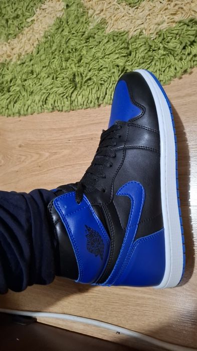 Vând Jordan 1.  .