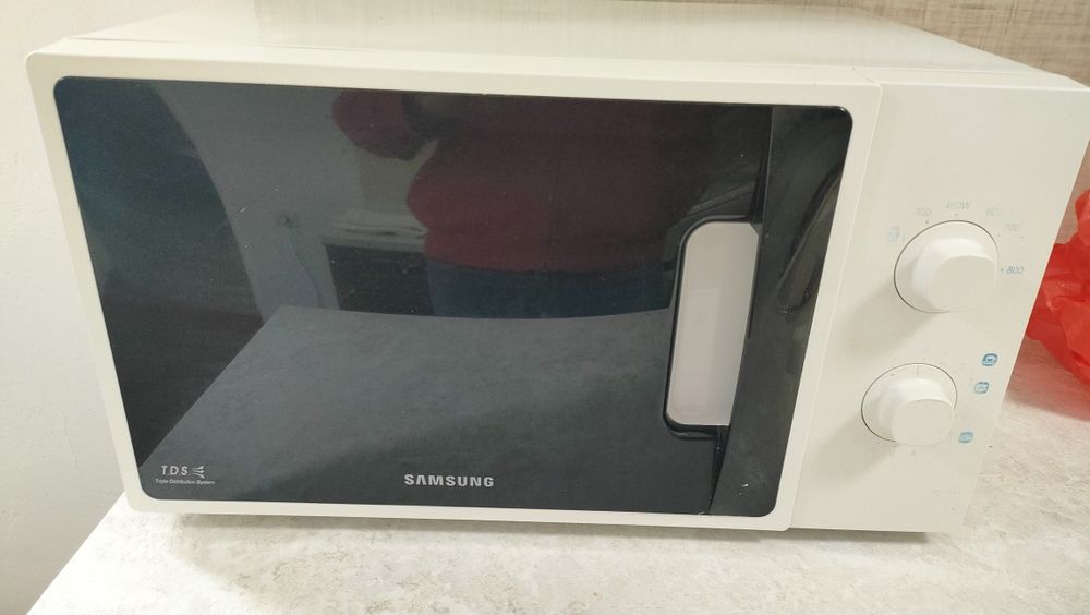 Продаётся микроволновая печь