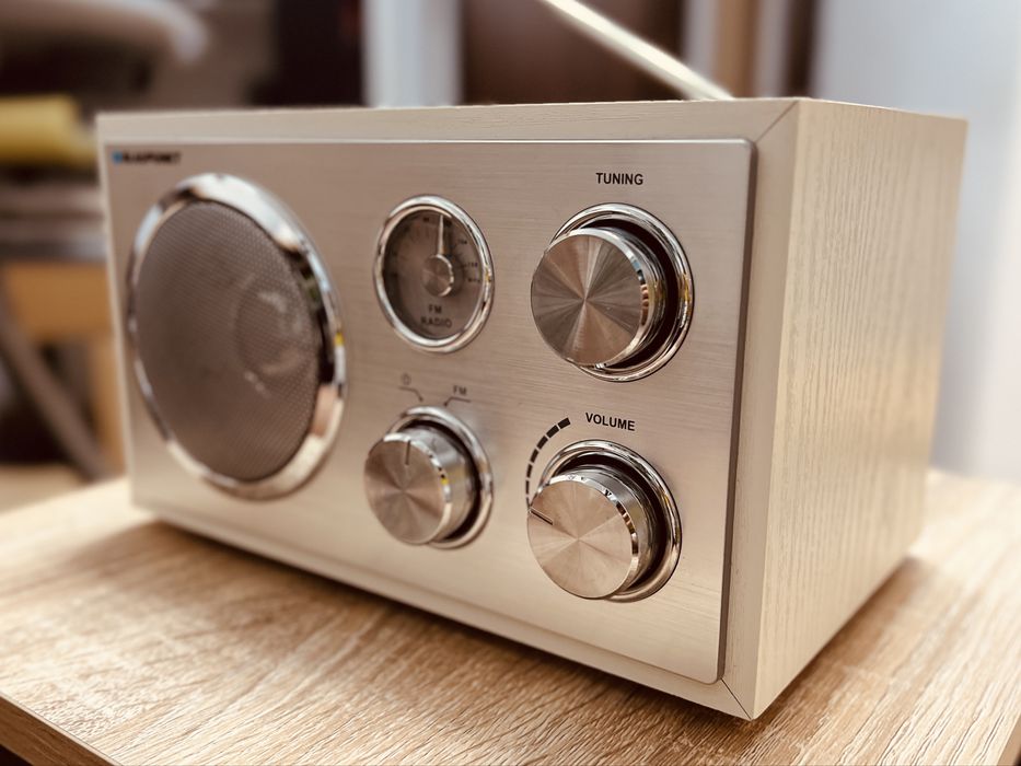 Radio retro Blaupunkt – Eleganță clasică, sunet autentic
