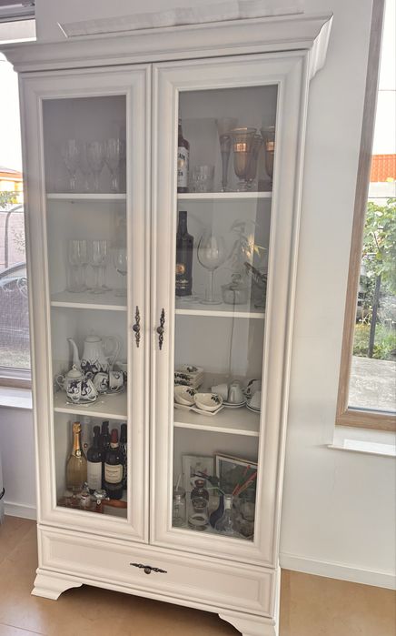 Vitrina tip bufet alb