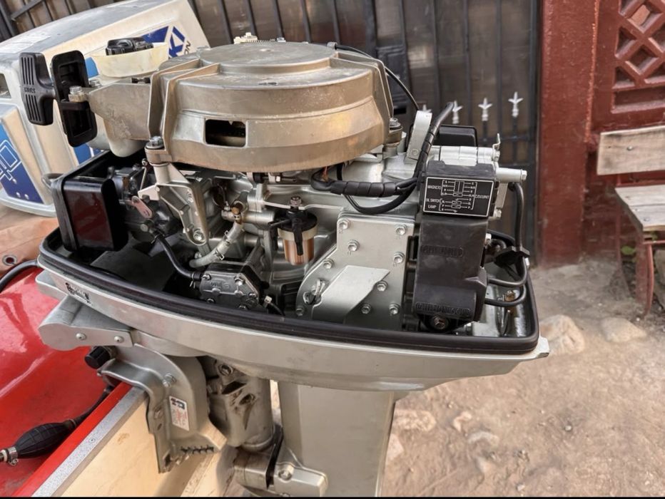 Vand barca cu motor si peridoc / vand motor de barca