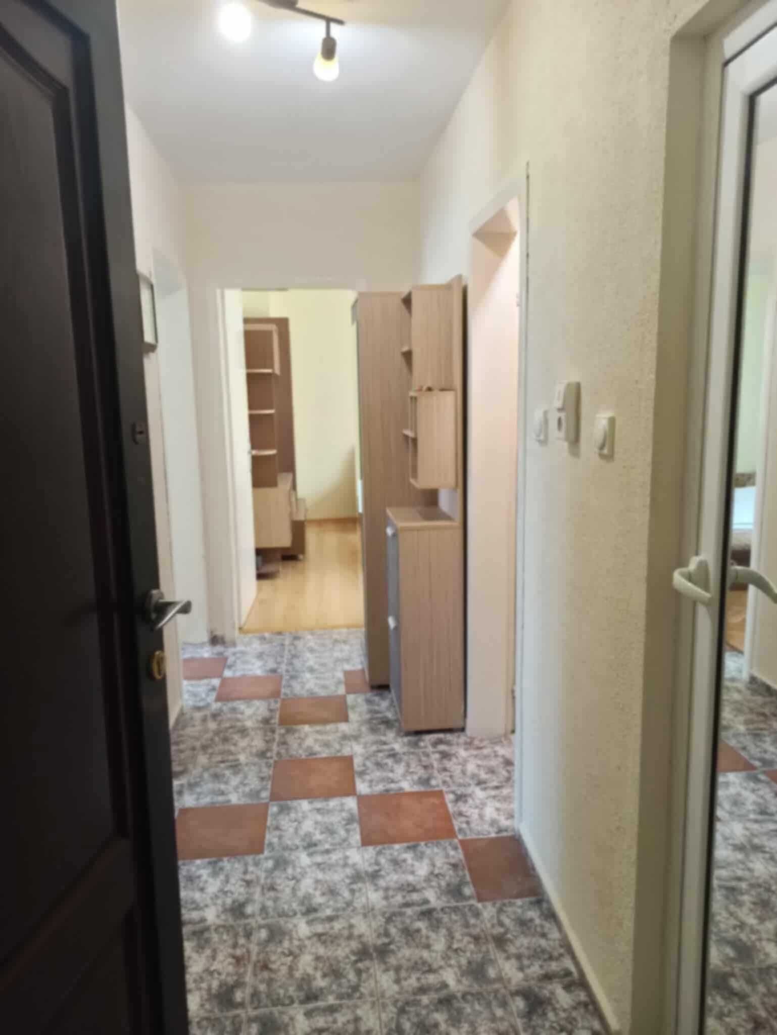 Тристаен апартамент под наем до ИУ Варна