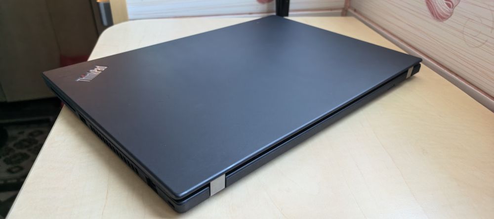 Laptop Lenovo ThinkPad T14_i5 10210U_24GB DDR4_SSD 256GB_4-5h Bateria