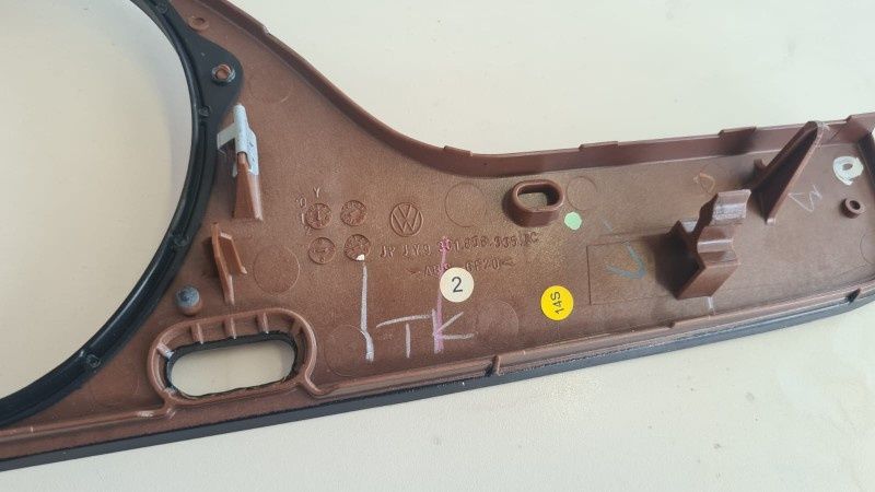 Лайсни за Passat В6 махагон