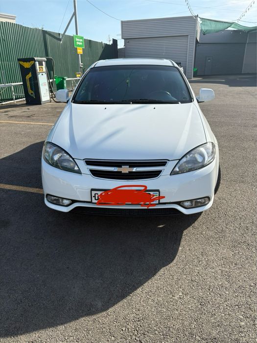 Продам gentra белый