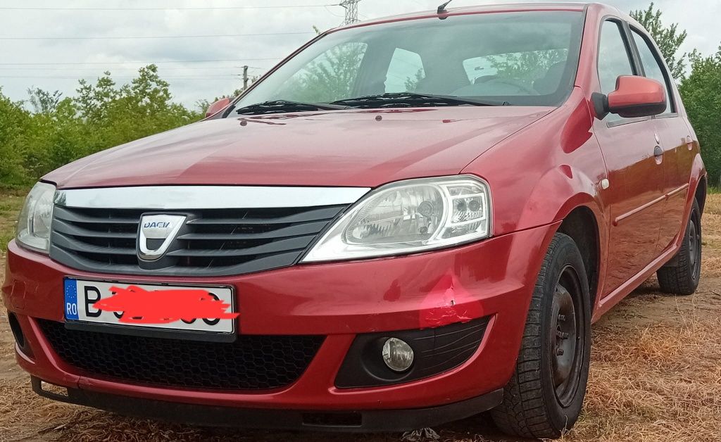 Vând Dacia Logan