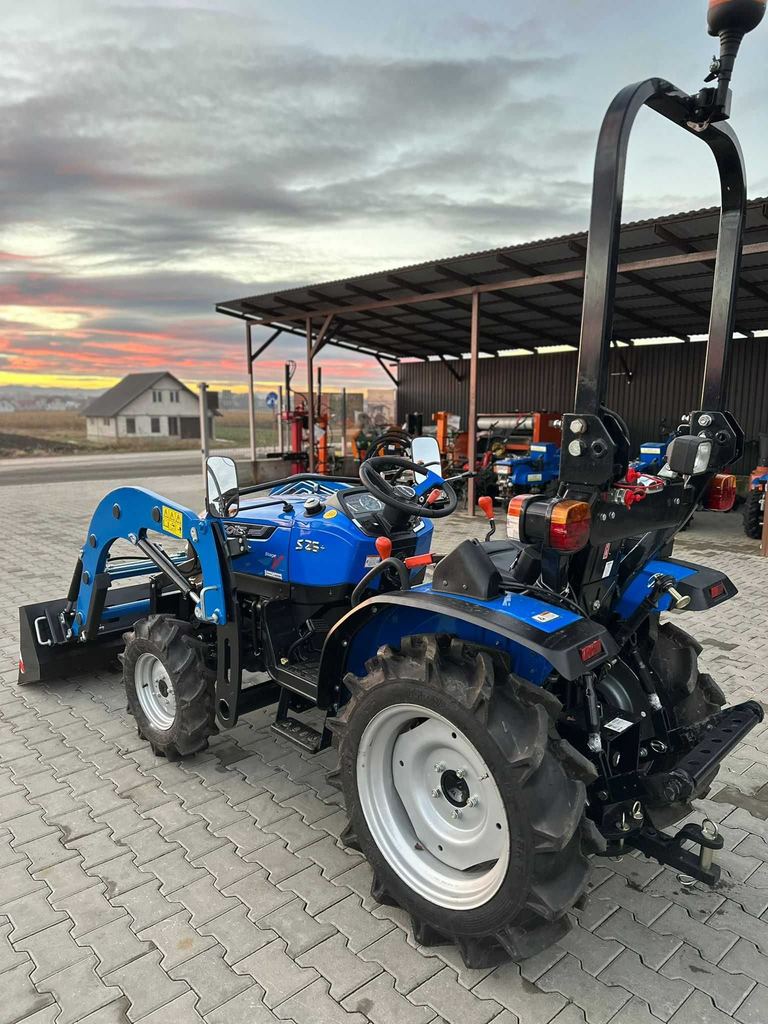 Tractor agricol SOLIS S26+ 4WD- încărcător frontal