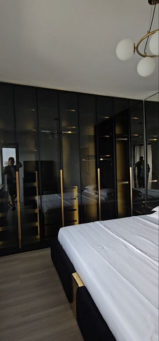 Dressing cu Fronturi din sticla cu rama aluminiu negru