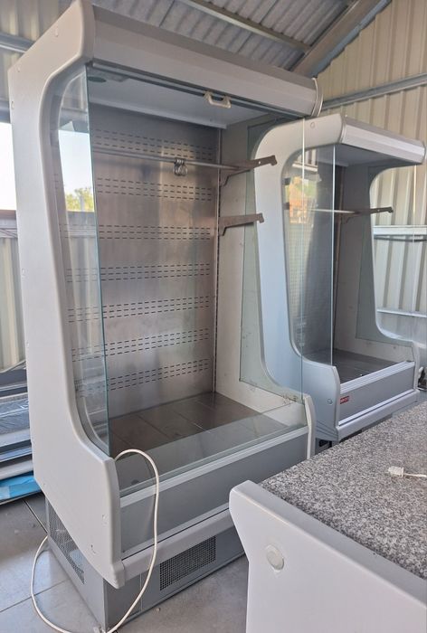 Vitrina frigorifica cu perdea