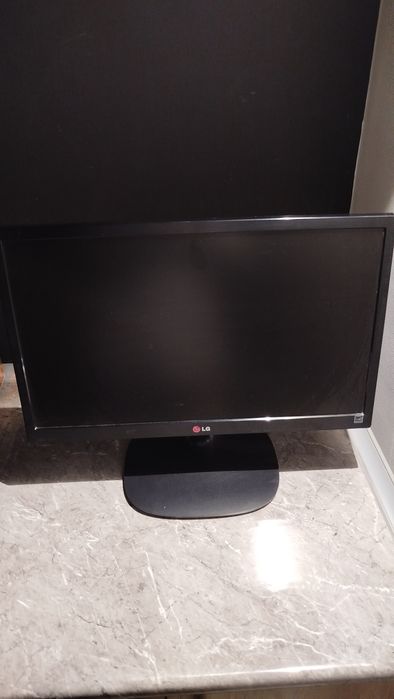 Kompyuter va monitorlar sotiladi