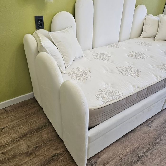 Диван-мягкая детская кровать