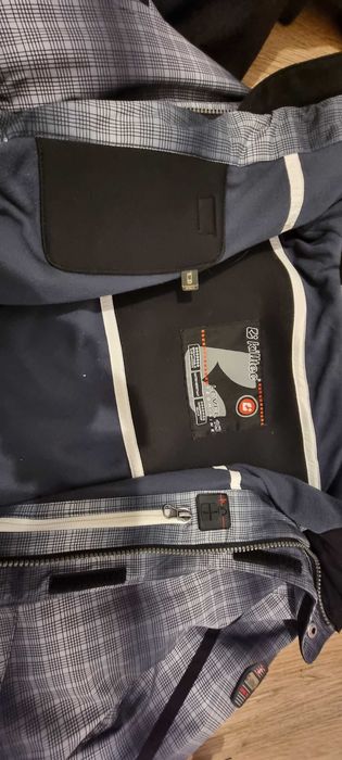 Vand echipamament ski (costum schi, skiuri, accesorii, clapari ski)