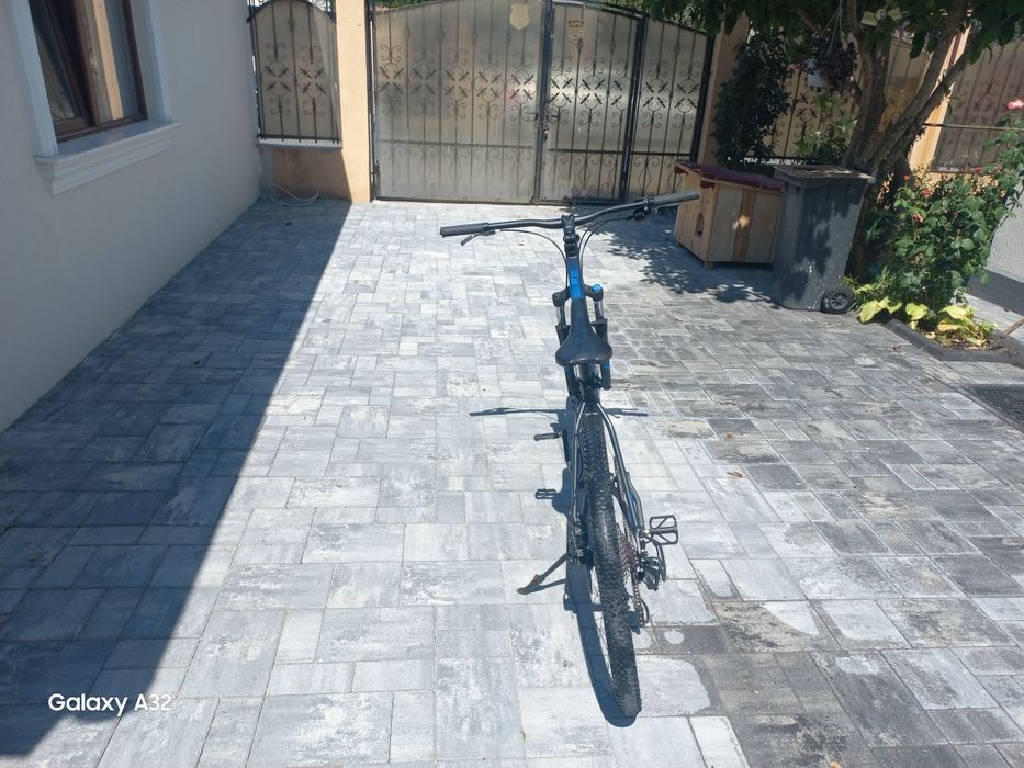 Vând bicicleta rockrider st120 custom