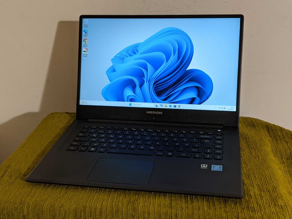 Laptop Medion Akoya E6246, Intel Pentium Silver N5000, ssd 256,ram 8Gb