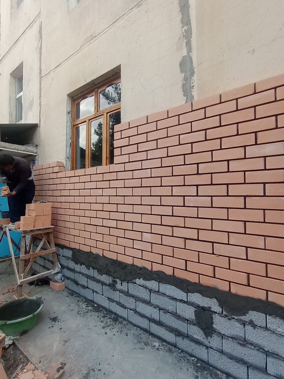 Кладка балкона решётка и казирок.