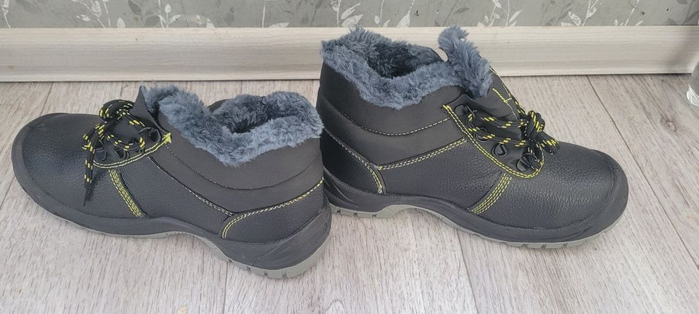 Спецобувь зимняя ботинки 39 размер новые
