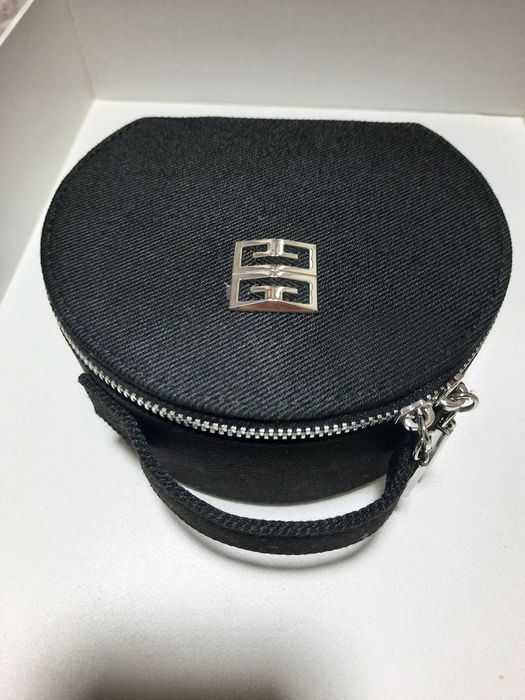 Маленькая косметичка Givenchy