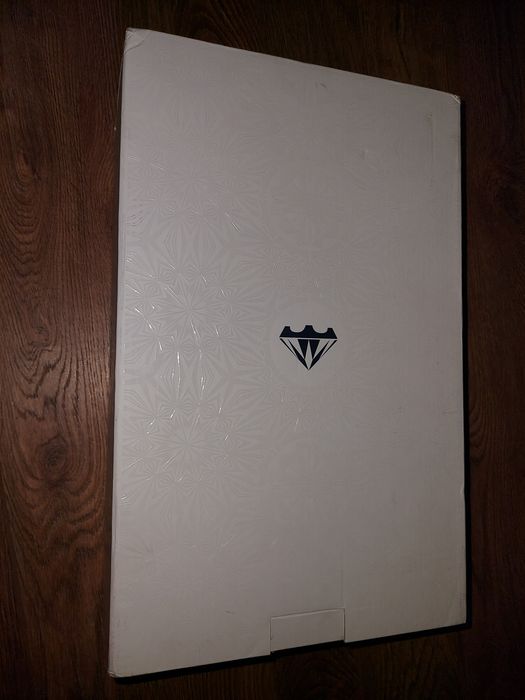 Vând pereche noua de ghete baschet Lebron XXII "Blacklight", 44.5 EU