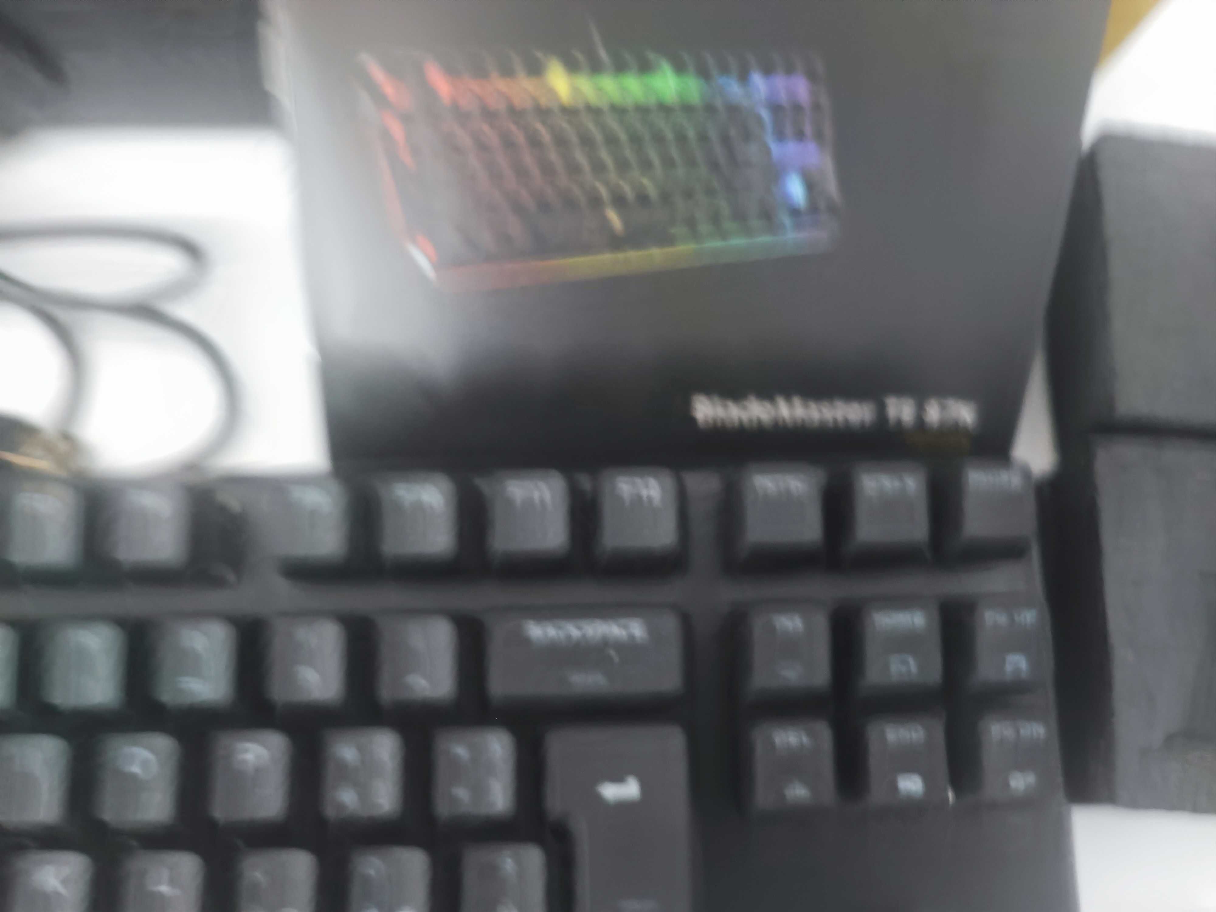 Tastiera gaming mecanica RGB