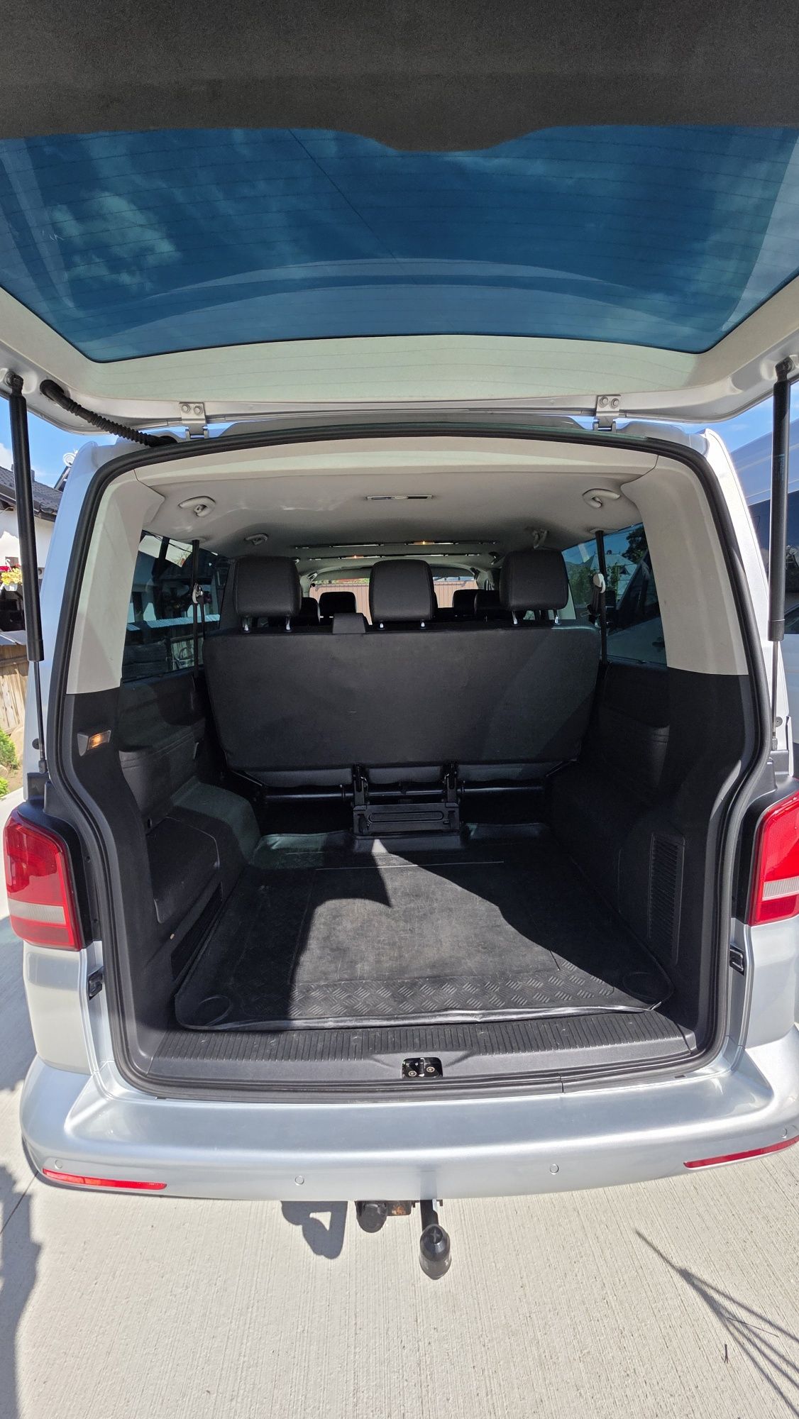 *** Volkswagen Caravelle AN 2015--140 CP  ***