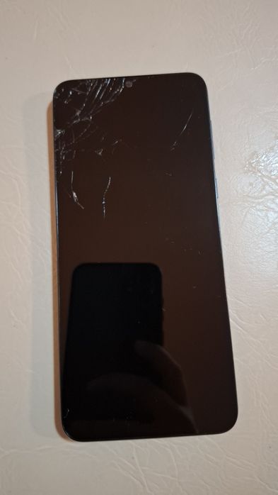 Vând Motorola moto e13