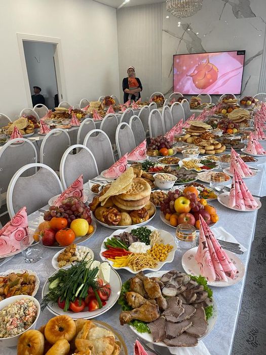 Прокат, аренда Столы, стулья, шатер, посуда, красный дорожка, газон