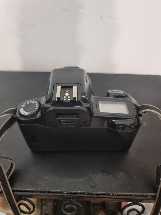 Aparat foto Canon 1000F N pe film