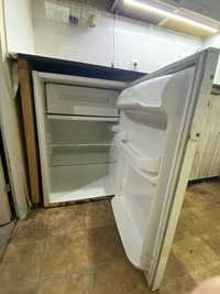Мъничък хладилник