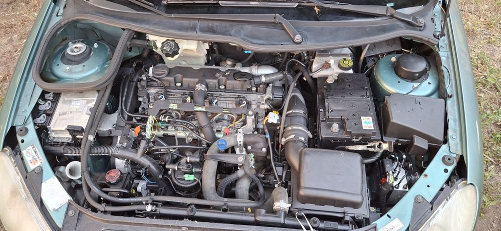 Dezmembrez Peugeot 206 2l hdi kilometri 145000