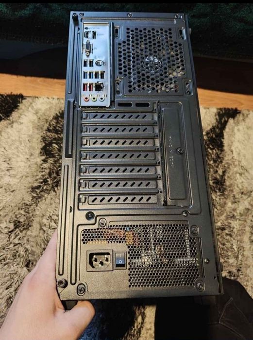 Sistem gaming parțial asamblat