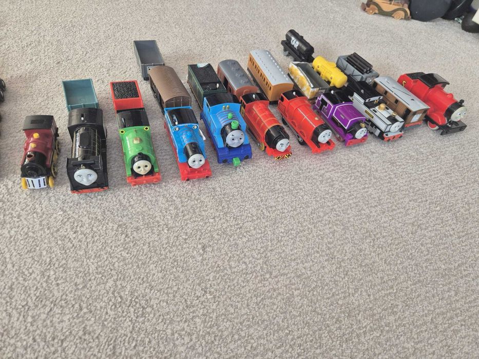 Colecție trenulețe Thomas&Friends cu locomotive și vagoane ap 20 piese