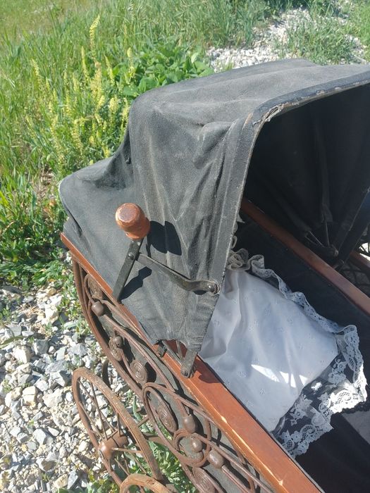 Антикварни колички за кукли