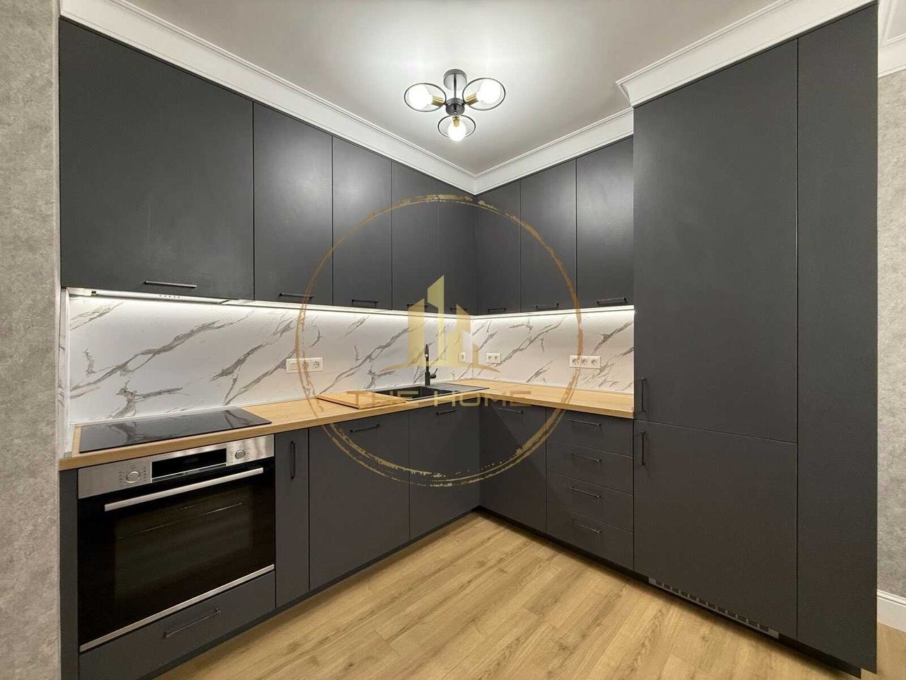 Дава се под наем Тристаен апартамент в Варна, Чайка - 109 кв.м за 1300 € - Снимка #1