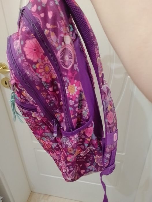 Продавам раница за училище GABOL