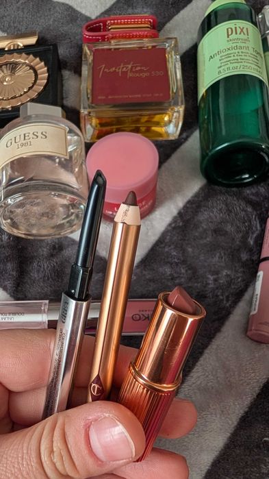 Calvin Klein, Yves Saint Laurent, Benefit, Kiko milano, Charlotte tilb