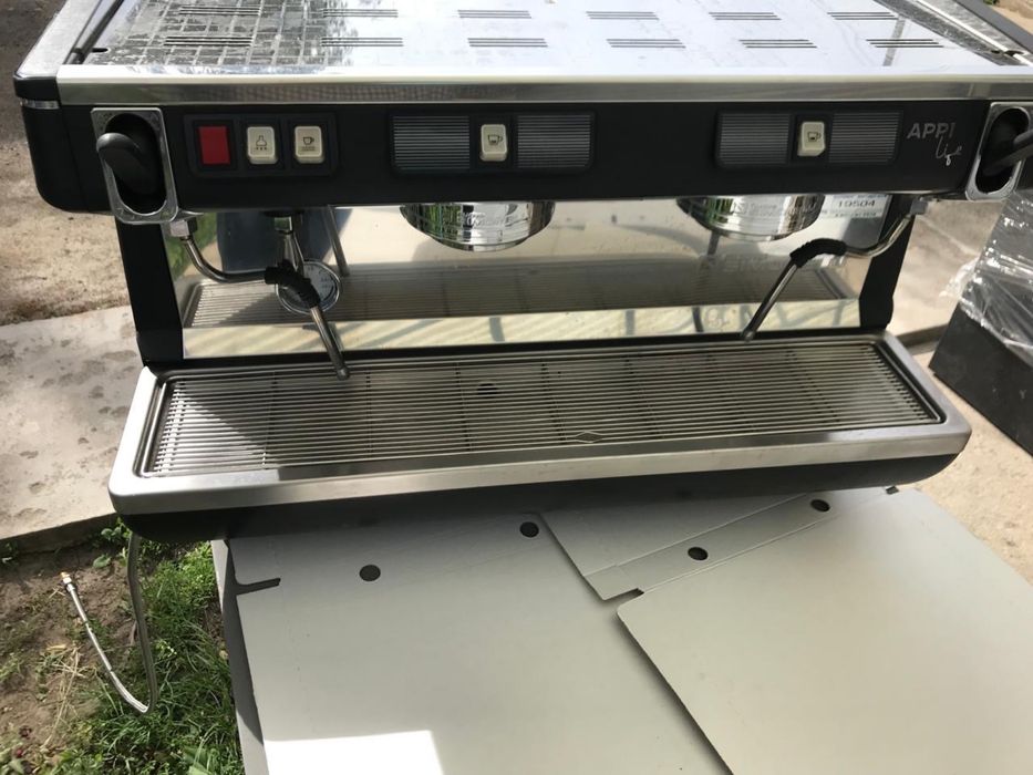 Профессиональная кофмемашина Simonelli Nuova